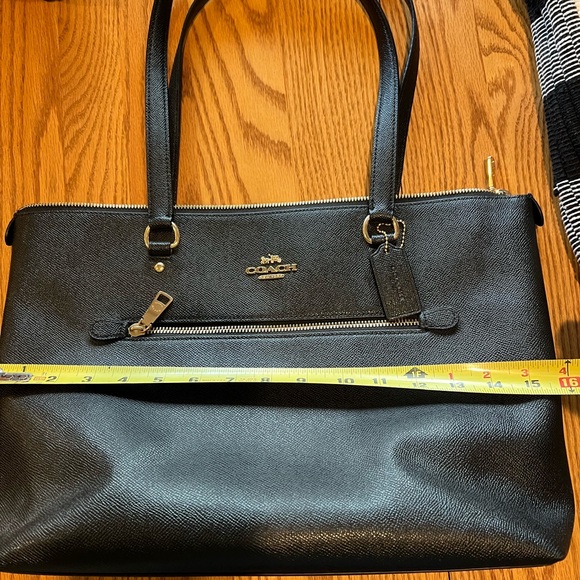 Coach large handbag. Sophisticated black pebble leather shoulder bag must have!! - Picture 7 of 12